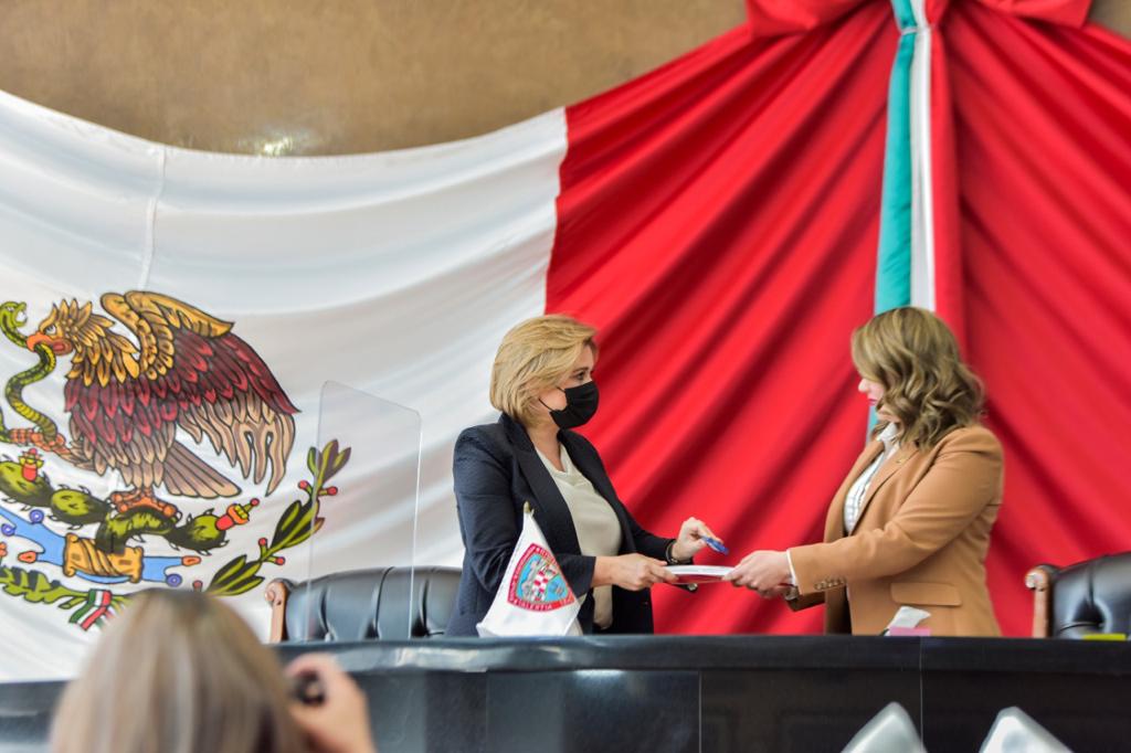 Entrega Gobernadora Plan Estatal de Desarrollo en Congreso - InfoChihuahua